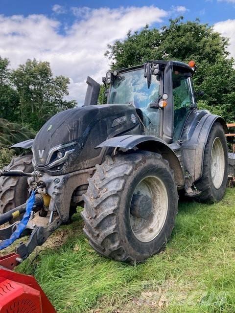 Valtra T235V Трактори