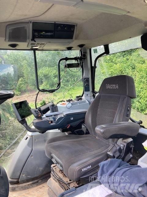 Valtra T235V Трактори