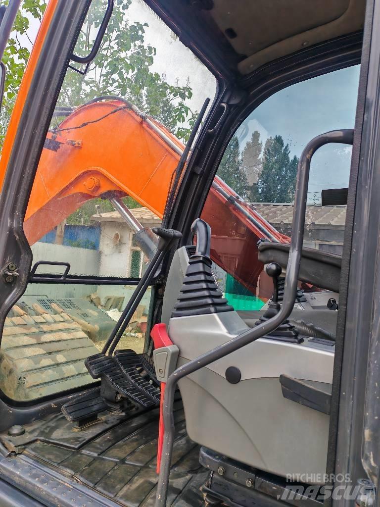 Doosan DX75 Средни екскаватори 7т - 12т