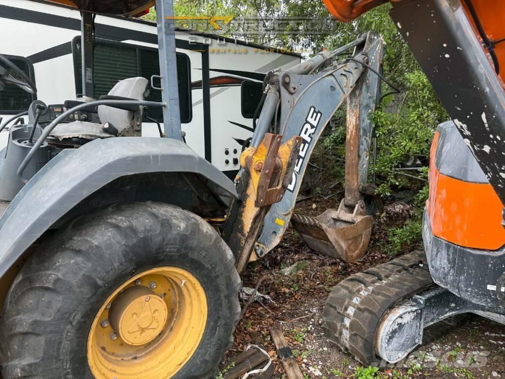 DEERE 310J Товарач със заден ексватор