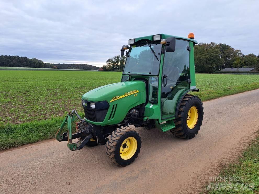 John Deere 2520 Компактни трактори