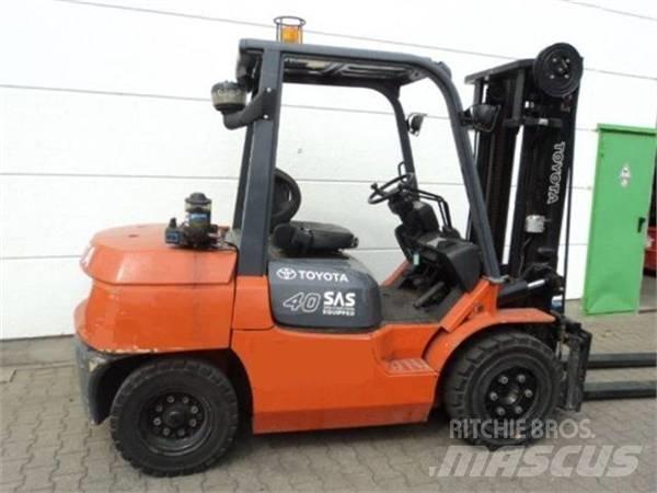 Toyota 02-7FD35 Дизелови камиони
