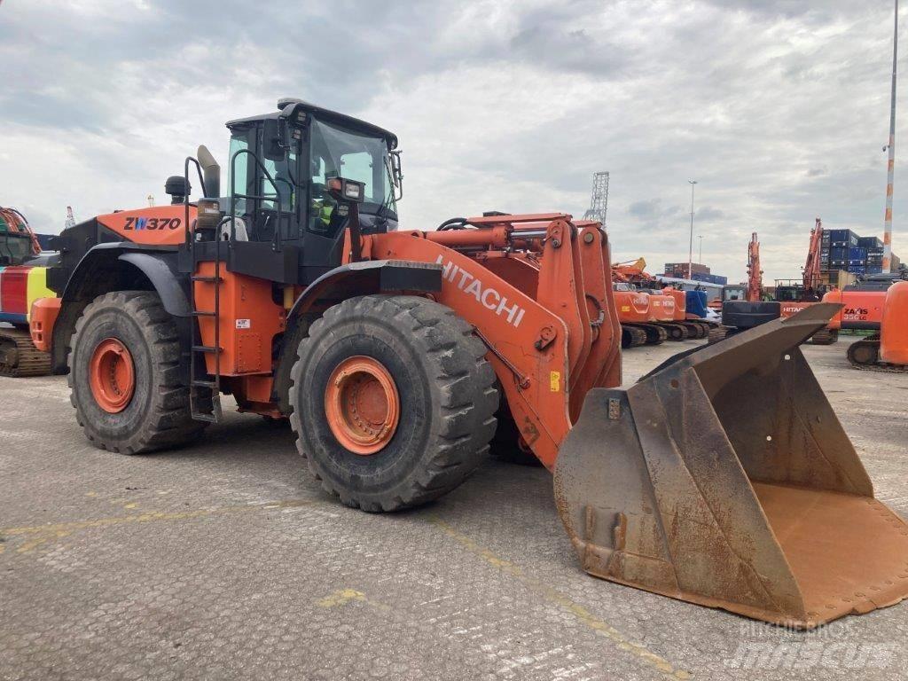 Hitachi ZW370-5B Колесни товарачи
