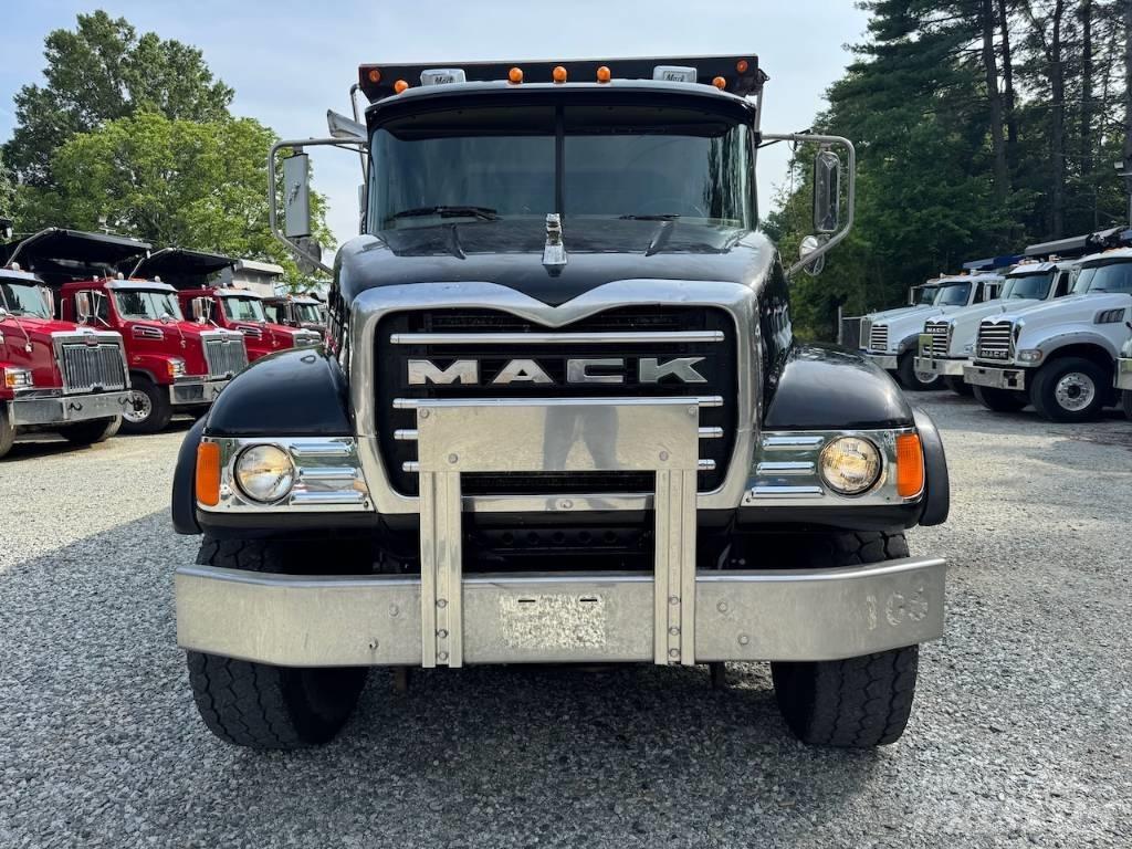 Mack Granite CV 713 Самосвал