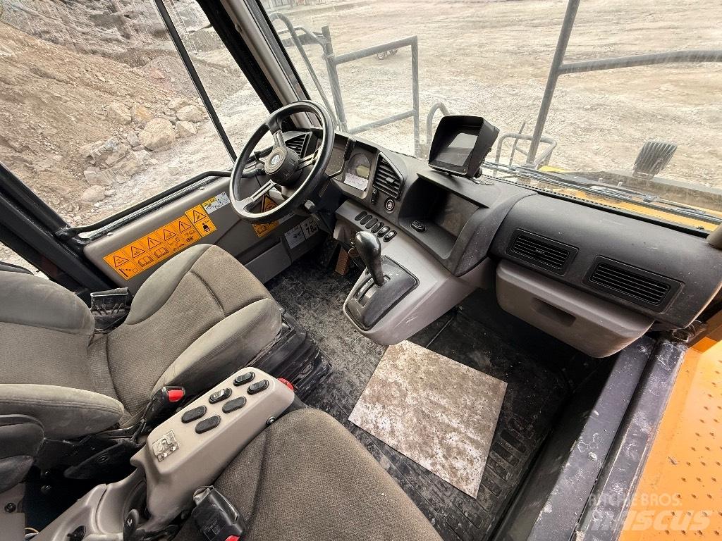 Komatsu HD 405 - 8E0 Твърди самосвали
