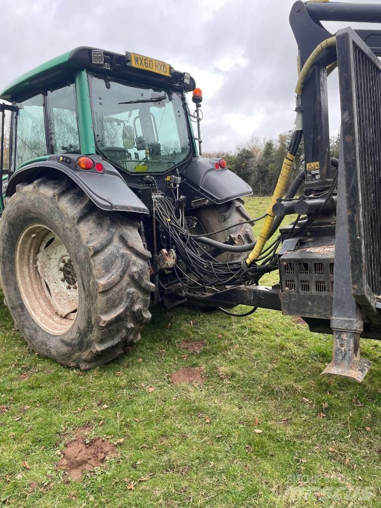 Valtra N122 Трактори