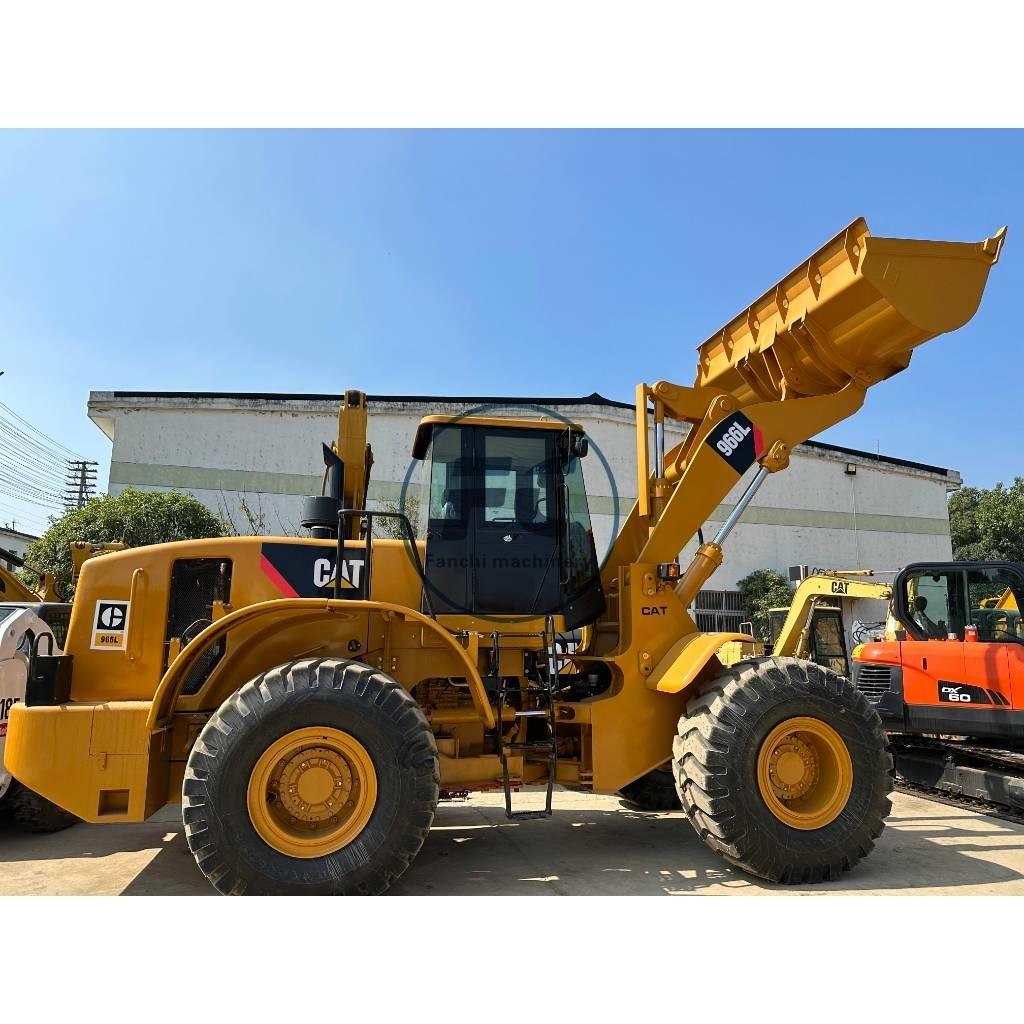 CAT 966 Колесни товарачи