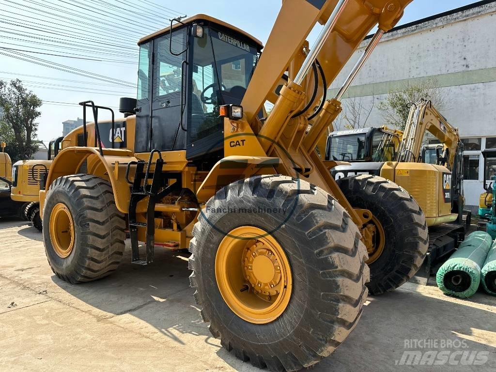 CAT 966 Колесни товарачи