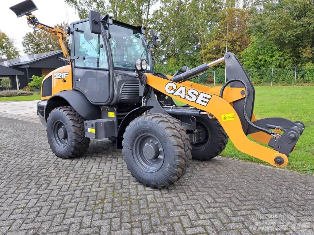 CASE 321F-HS Колесни товарачи