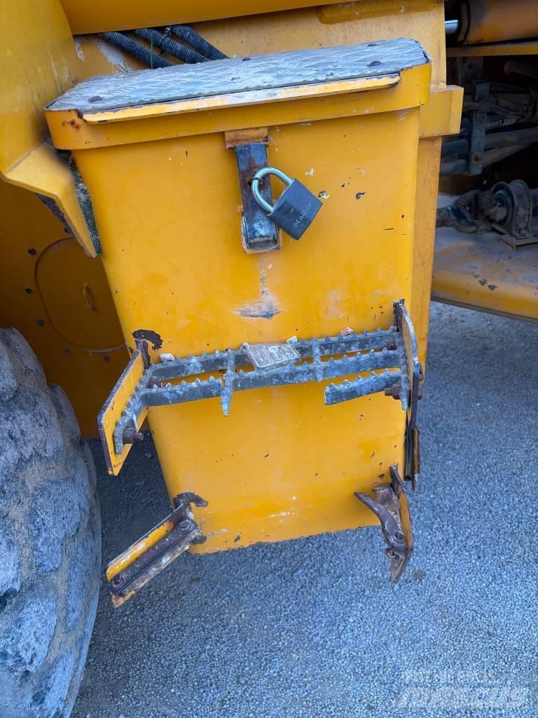 JCB 436 Колесни товарачи