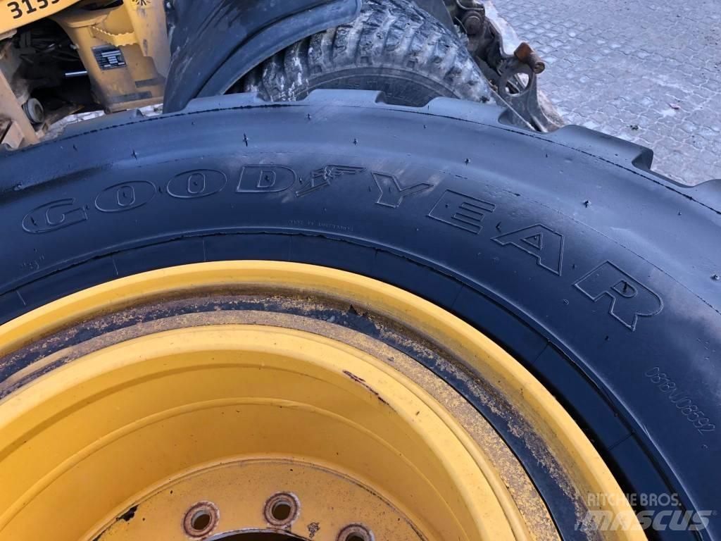 Goodyear 750/65R25 Гуми