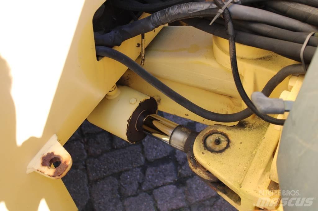 Bomag BW 144 AC-2 Двойни барабанни ролки
