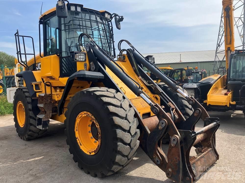 JCB 437 Колесни товарачи