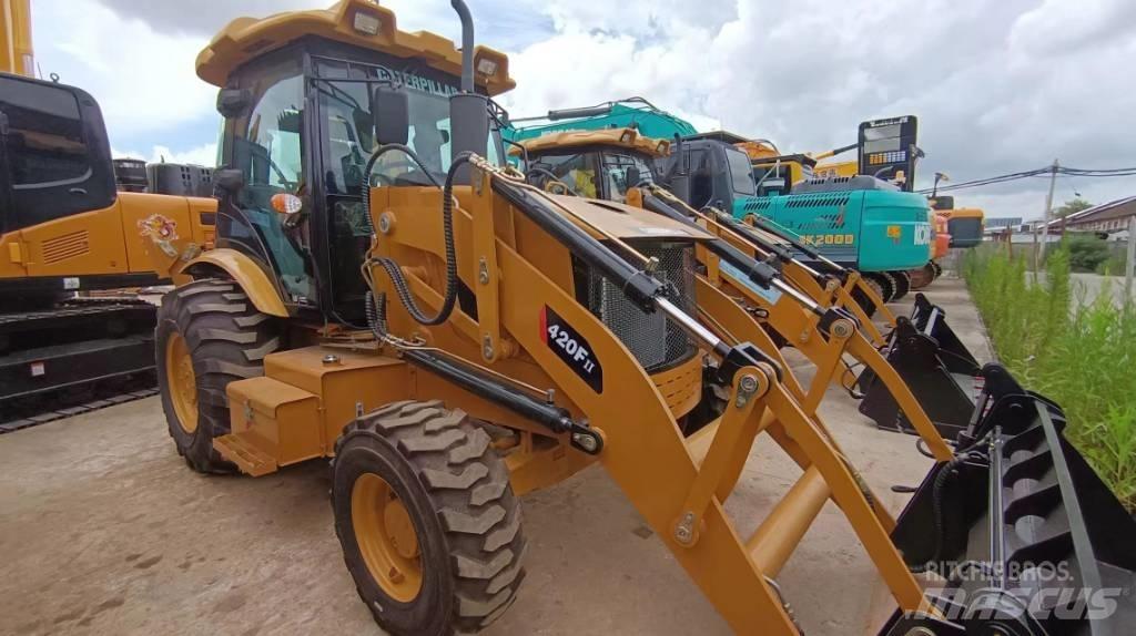 CAT 420 F Товарач със заден ексватор