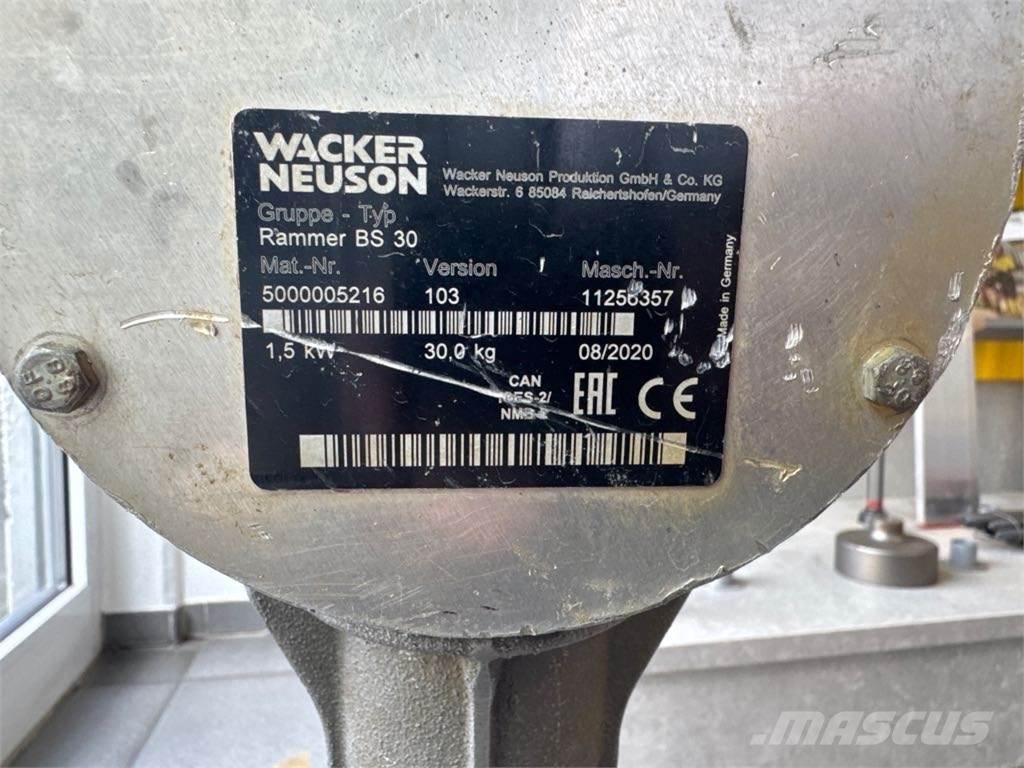 Wacker Neuson BS30 Пробки