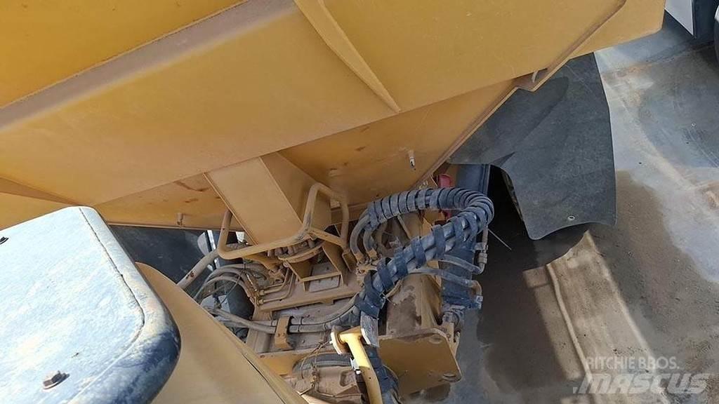 CAT 740 Други