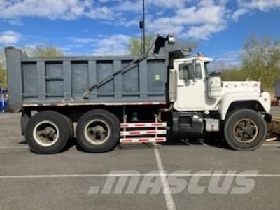 Mack RD 690 SX Самосвал