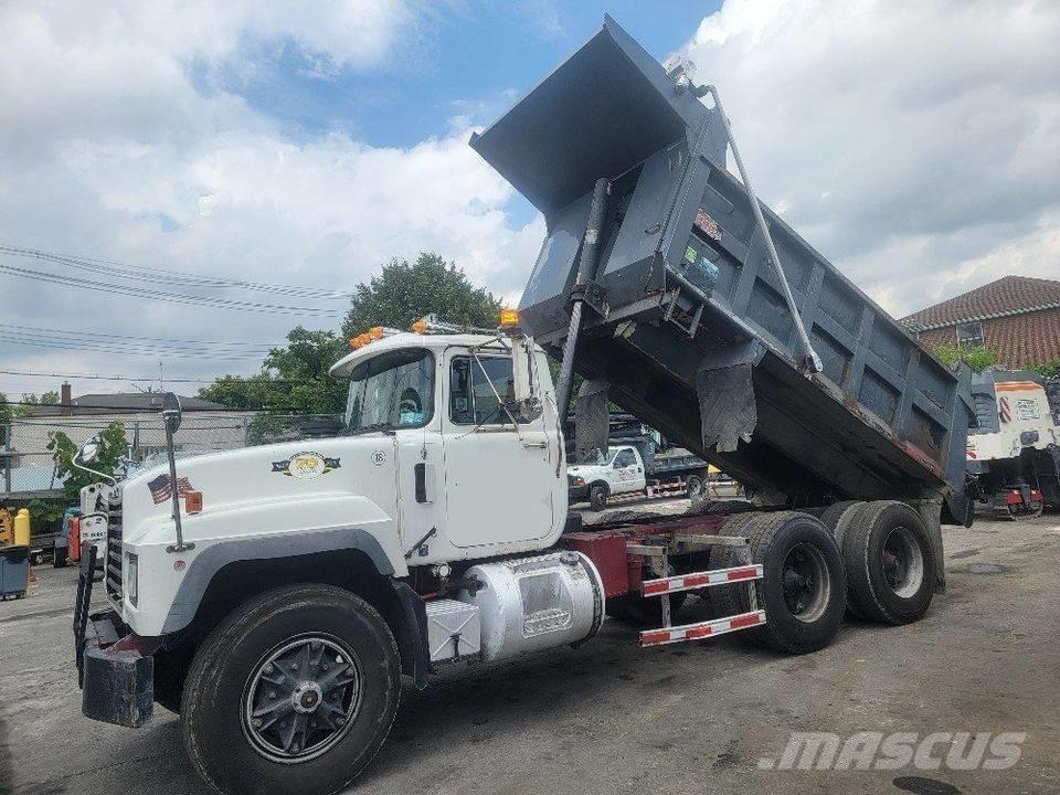 Mack RD 690 SX Самосвал