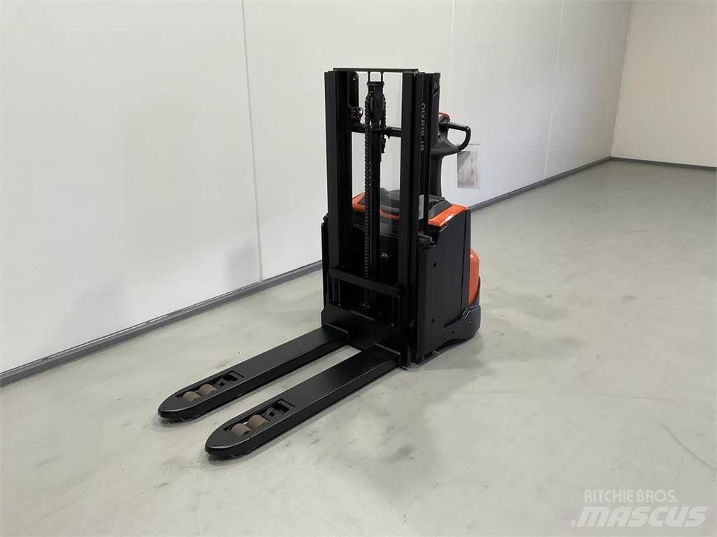Toyota SWE200D Самоходни товарачи