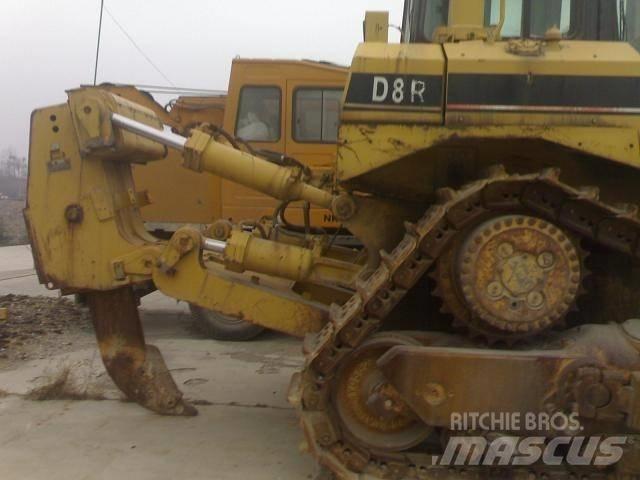 CAT D8R Верижни булдозери
