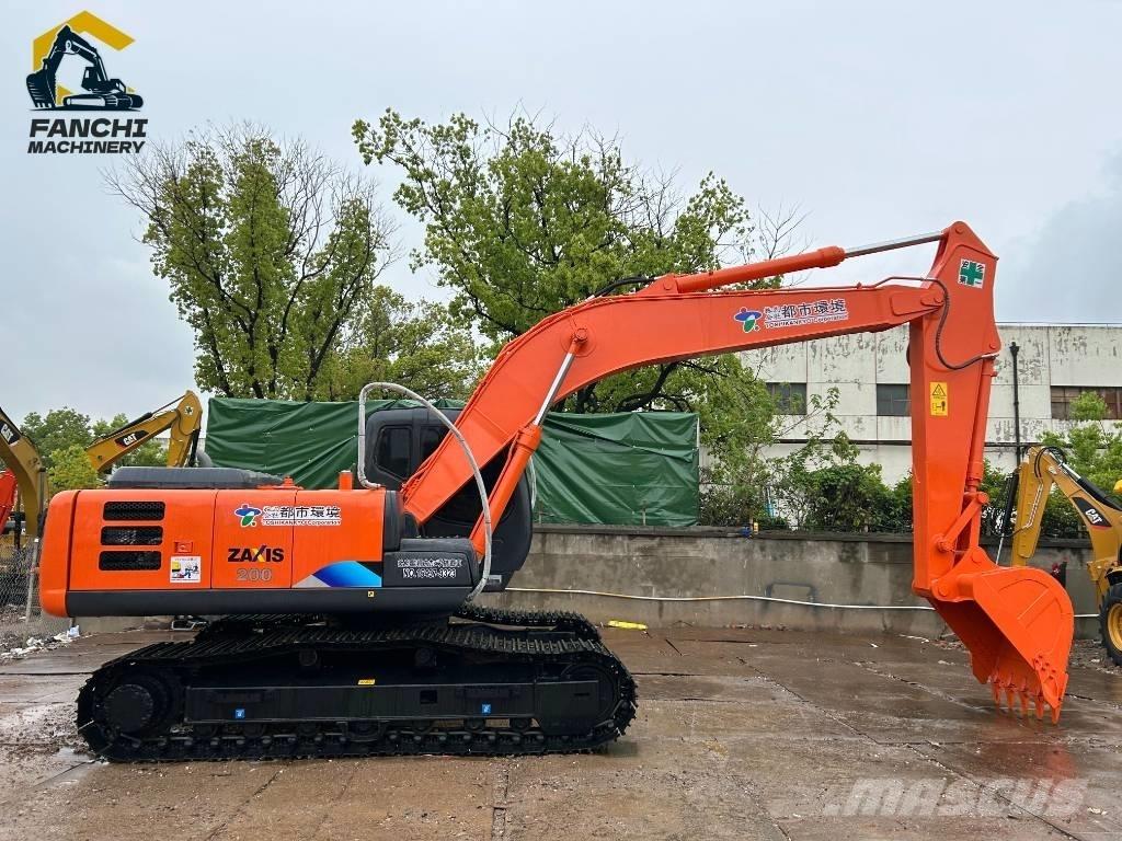 Hitachi ZX200 Средни екскаватори 7т - 12т