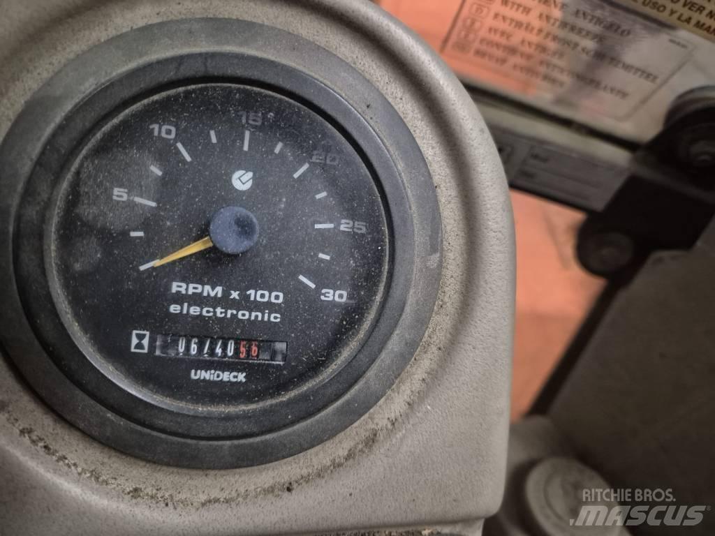Venieri VF823B/1 Товарач със заден ексватор