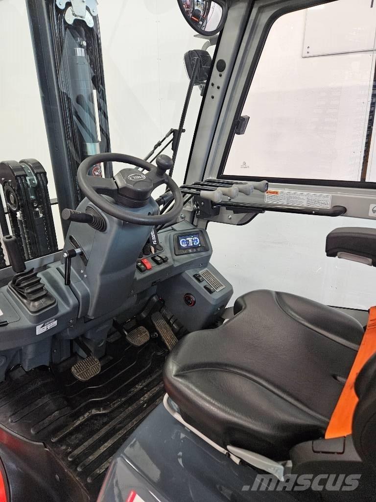 Heli CPCD 35 DIESEL Дизелови камиони