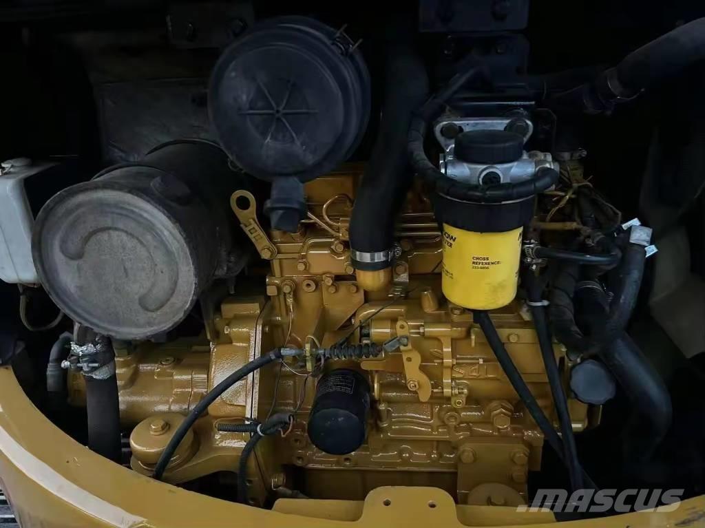 CAT 304 CR Мини екскаватори < 7 т