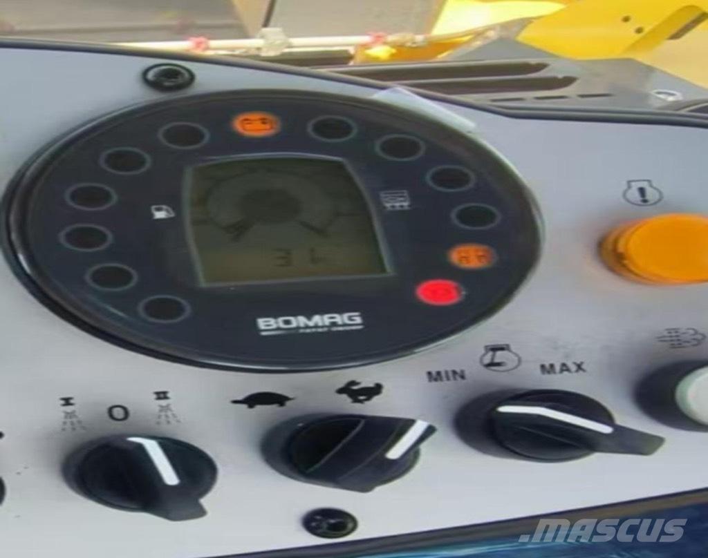 Bomag BW 202 AD-4 Двойни барабанни ролки
