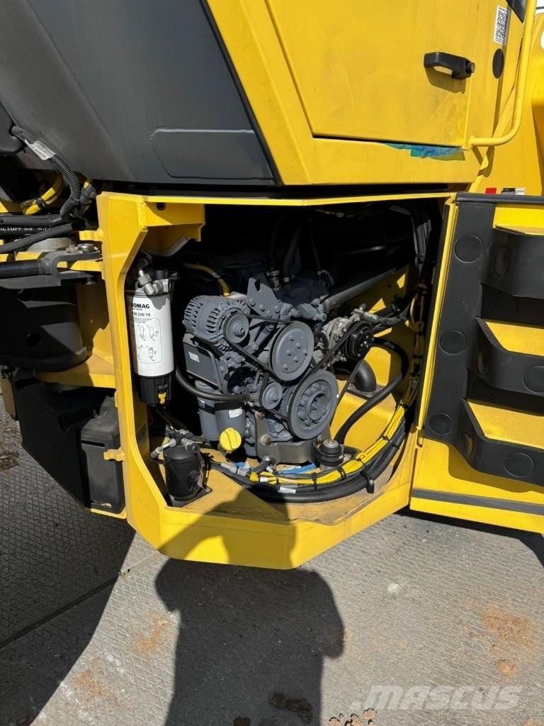 Bomag BW 202 AD-4 Двойни барабанни ролки
