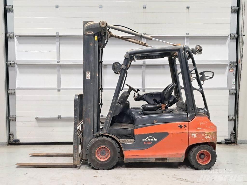 Linde E30-01 Електрически вилични кари-повдигачи