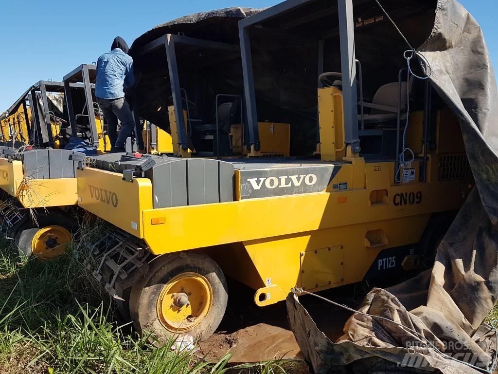 Volvo PT 125 Пневматични гумени  ролки
