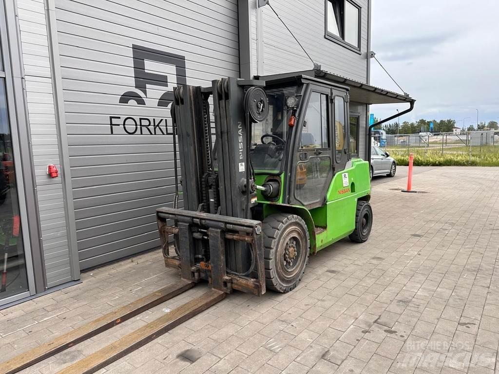 Nissan WG1F4A50 Дизелови камиони