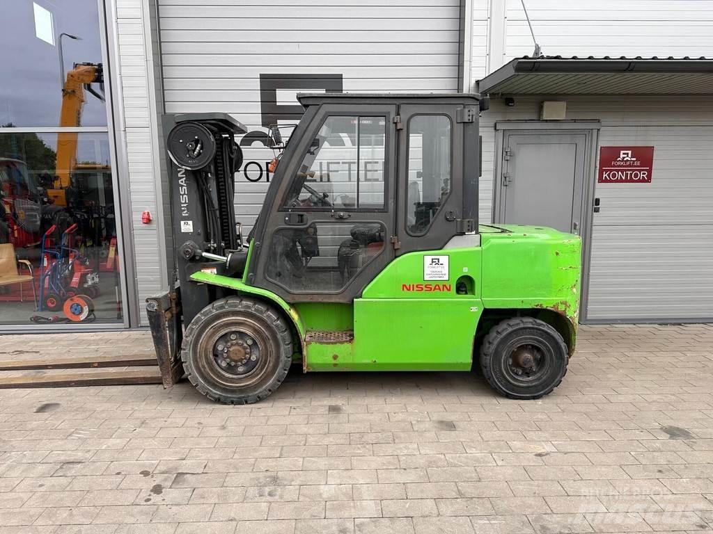 Nissan WG1F4A50 Дизелови камиони