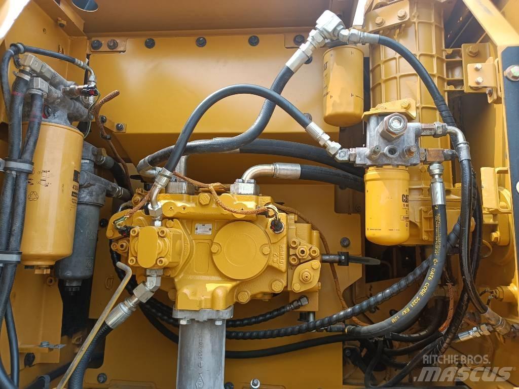 CAT 323D2L Верижен екскаватор