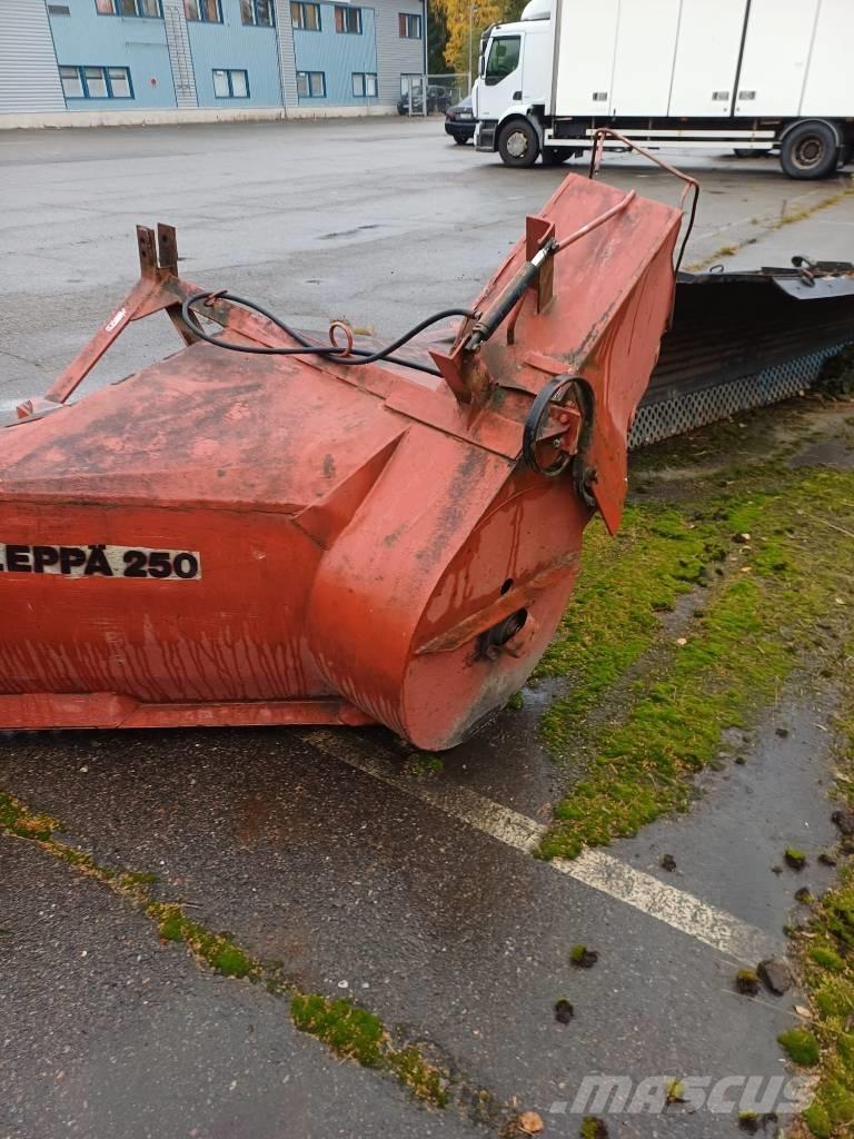 Leppä Leppä 250 Снегохвъргачки
