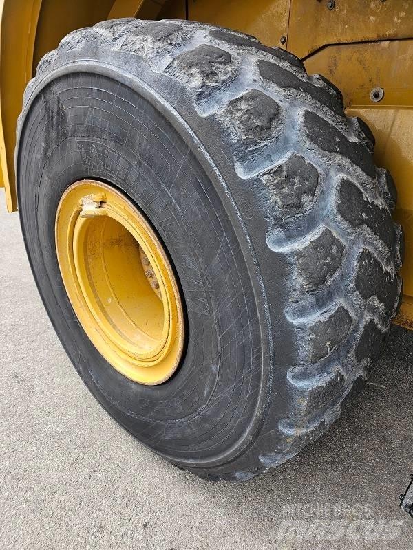 CAT 966K Колесни товарачи