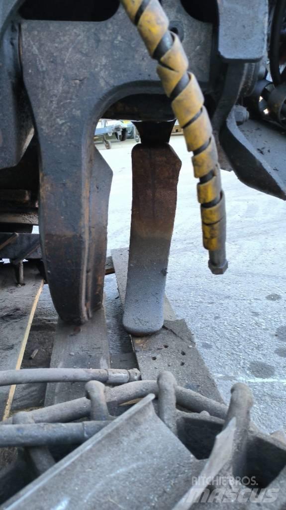 Komatsu 350 Харвестери