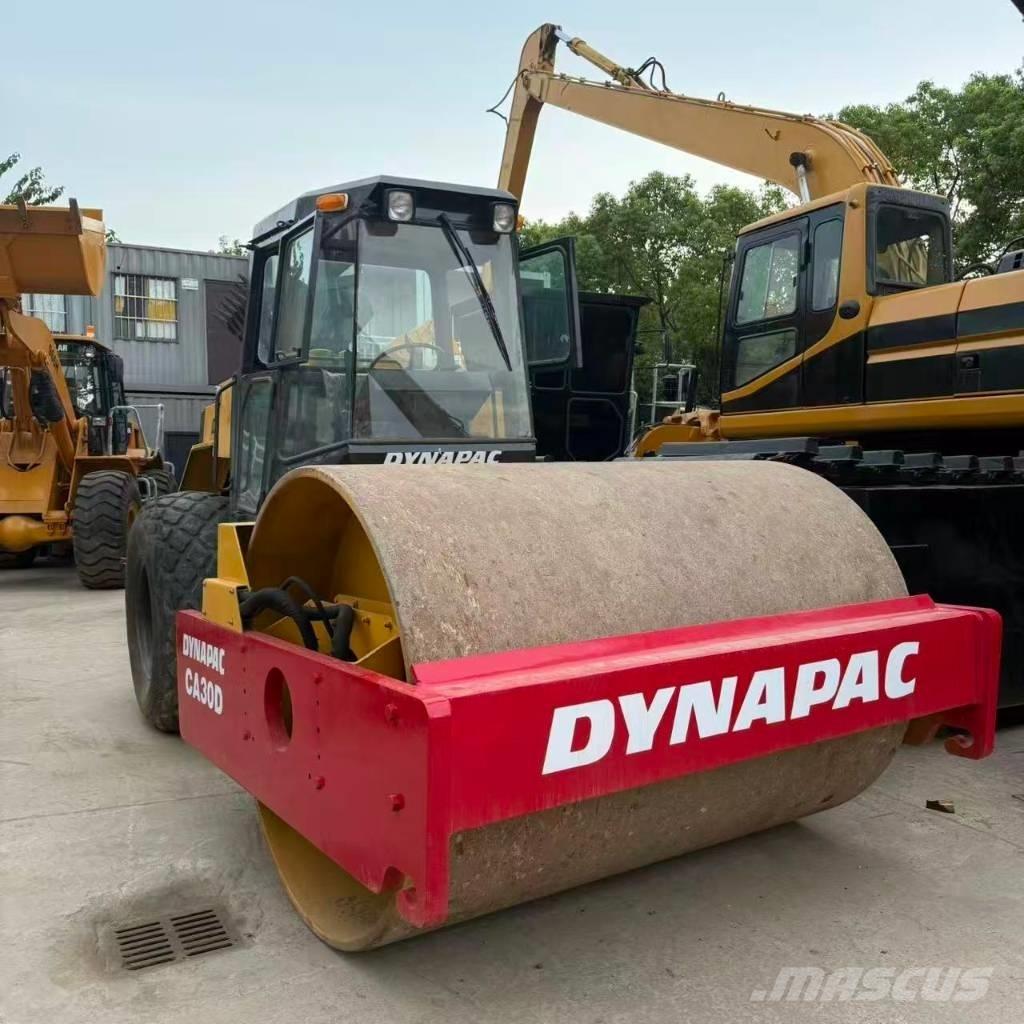 Dynapac CA 30 D Еднобарабанни ролки
