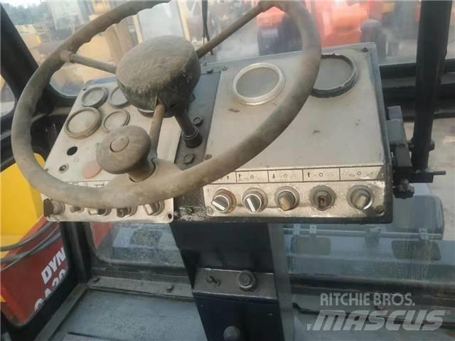 Dynapac CC421 Еднобарабанни ролки
