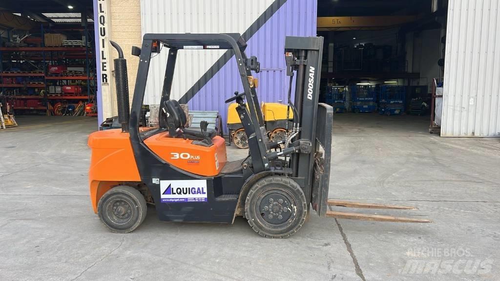 Doosan D 30 G Дизелови камиони