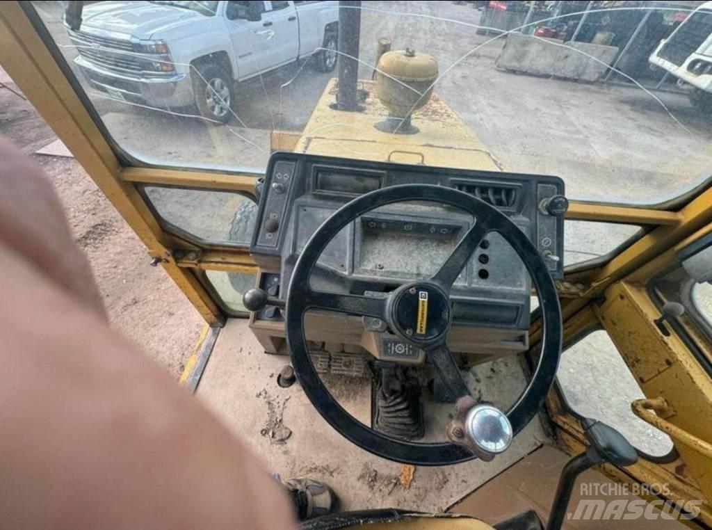 CAT 416 Товарач със заден ексватор