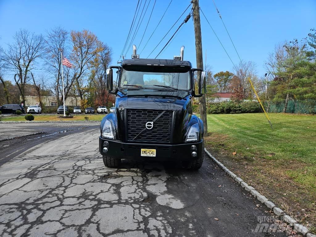 Volvo VNX 64 T300 Бордови