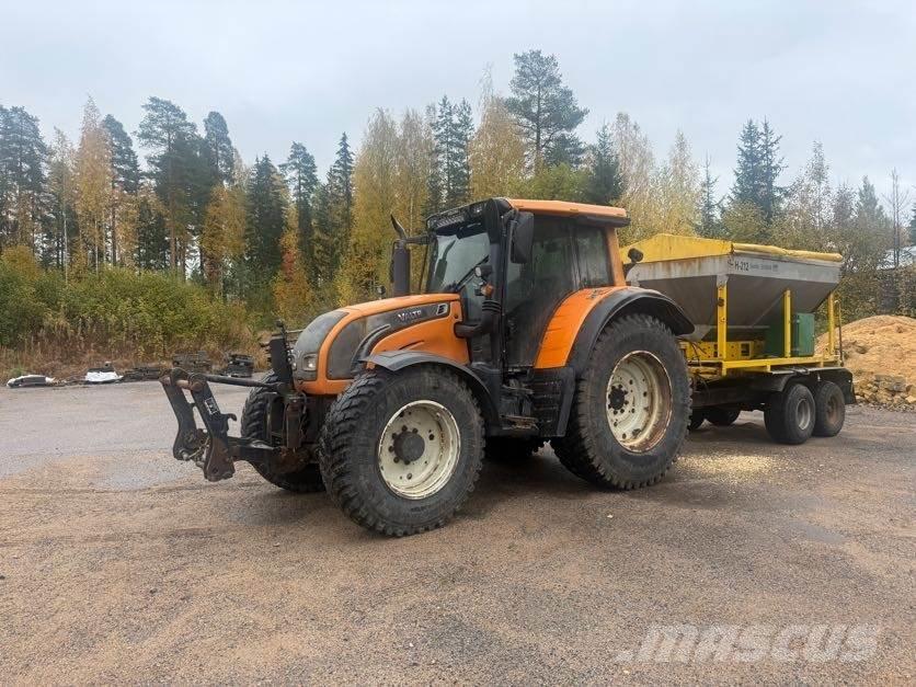 Valtra N142 Трактори