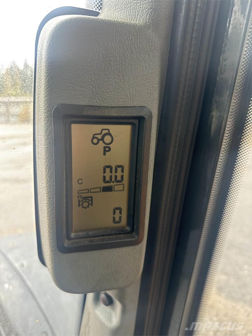 Valtra N142 Трактори