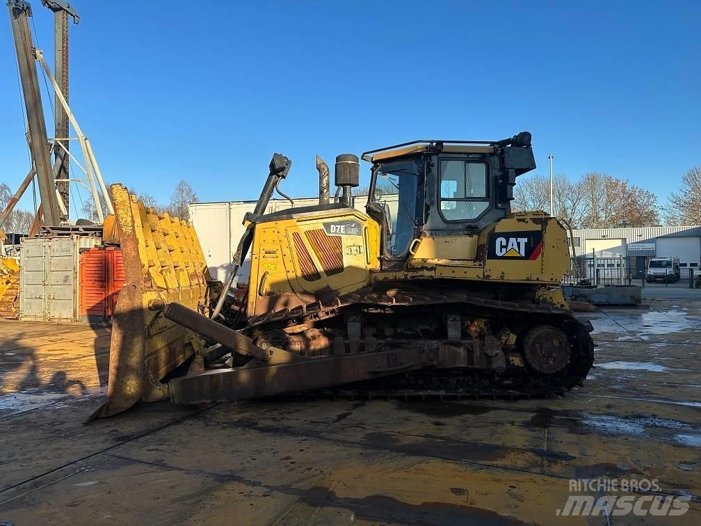 CAT D7E Верижни булдозери
