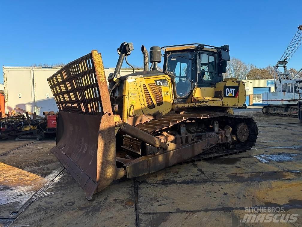 CAT D7E Верижни булдозери
