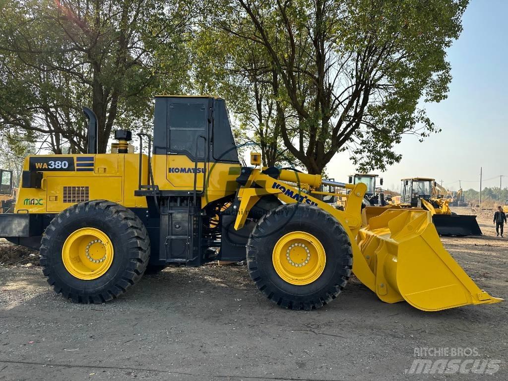Komatsu WA 380 Колесни товарачи