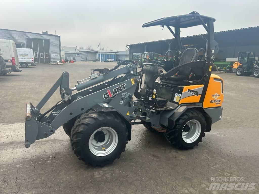 GiANT 2300 Xtra HD Многофункционални товарачи
