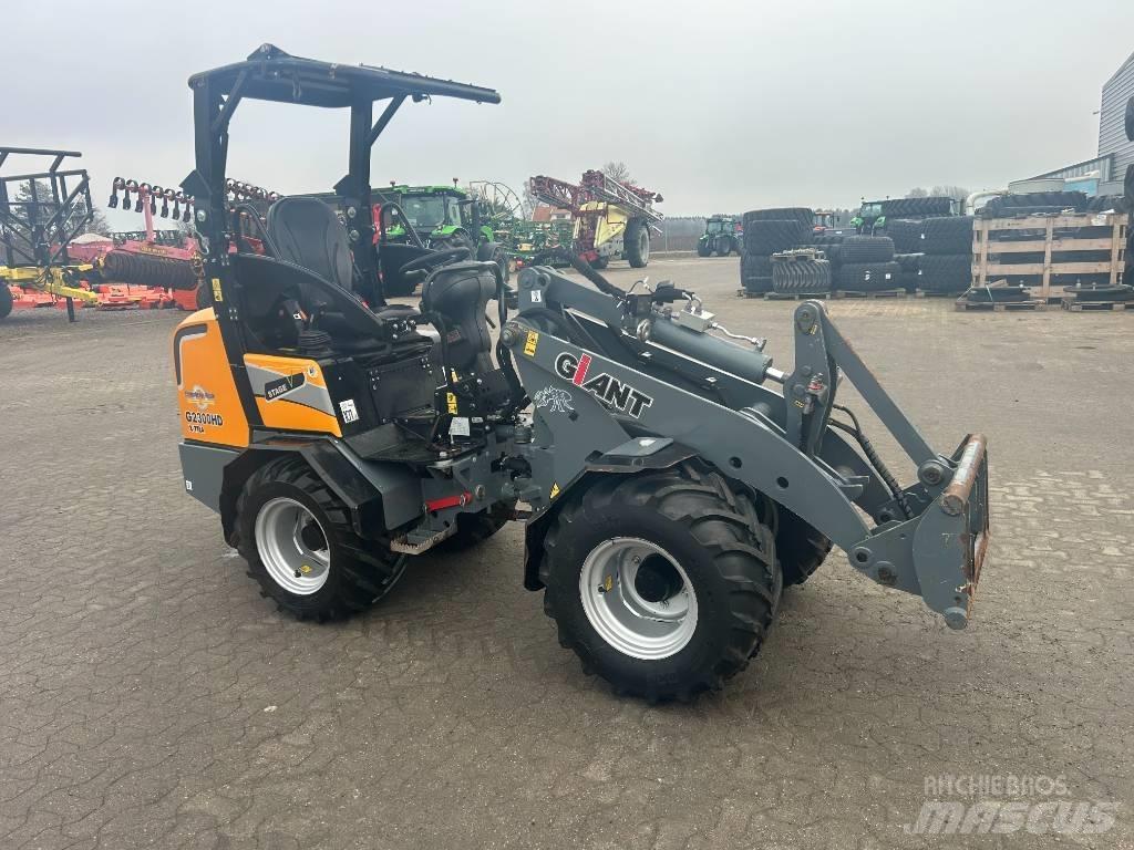 GiANT 2300 Xtra HD Многофункционални товарачи